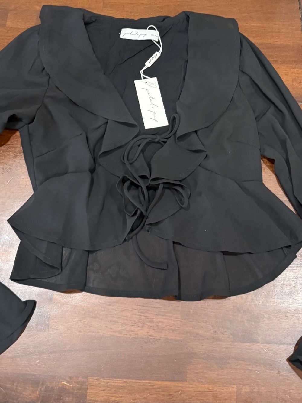 Petal & Pup Elora Chiffon Ruffle front top black